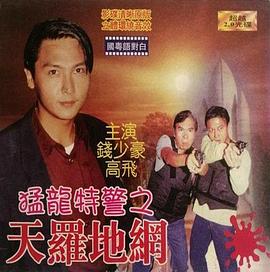 宋麦秋蹲在田角的侧影
